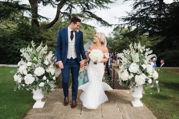 wedding flowers at pennyhill park, pennyhill park wedding florist, outdoor wedding at pennyhill park